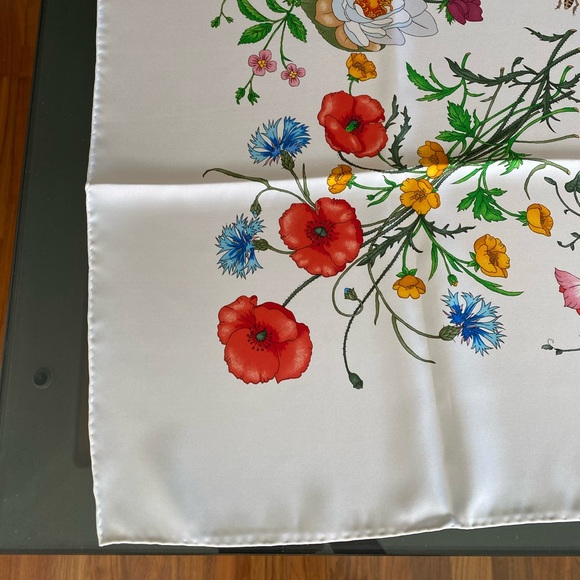 Gucci Flora Silk Scarf w/ tags - Picture 6 of 8